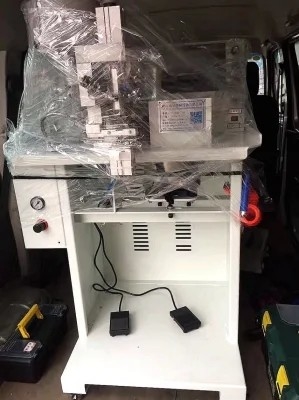 La machine d'arrangement de perle de chapeau de Headwear, clou perle attacher la machine