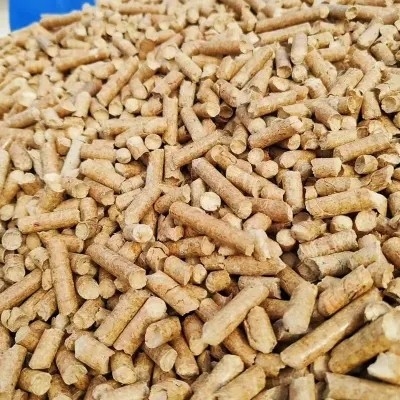 La longueur différente marque sur tablette le granule en bois de la sciure pressée naturelle