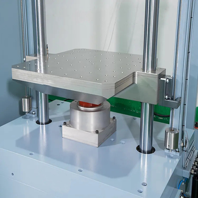 La machine d'essai mécanique de vibration d'impact utilisée pour simulent l'environnement d'impact