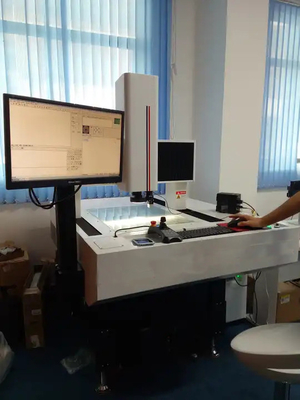 Le micro-ordinateur a commandé la machine visuelle de la mesure 3D utilisée pour le laboratoire