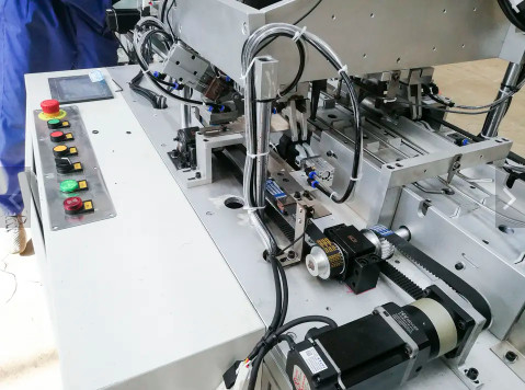 Machine jetable complètement automatique de masque pour produire les masques adultes